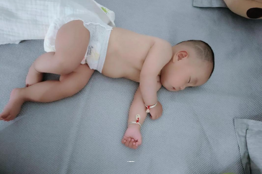 灌云几个月宝宝会抬头